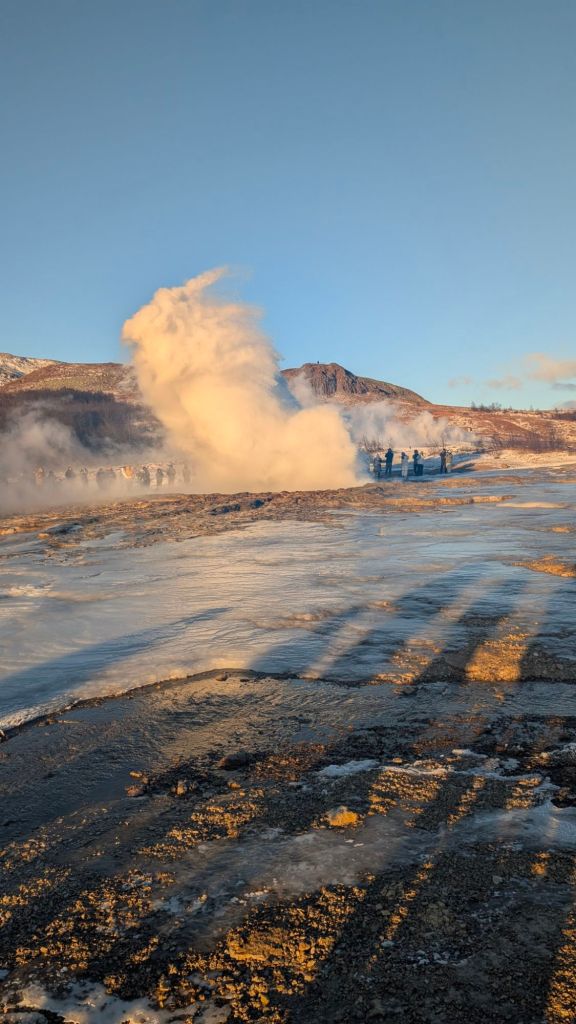 Geysir exploding